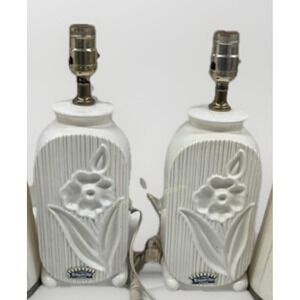 Antique MCM VTG Kingsbridge Daffodil Sculpted White TableLamps Cottage Core Rare